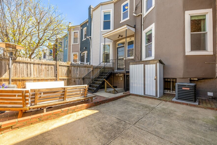 Building Photo - 637 Keefer Pl NW
