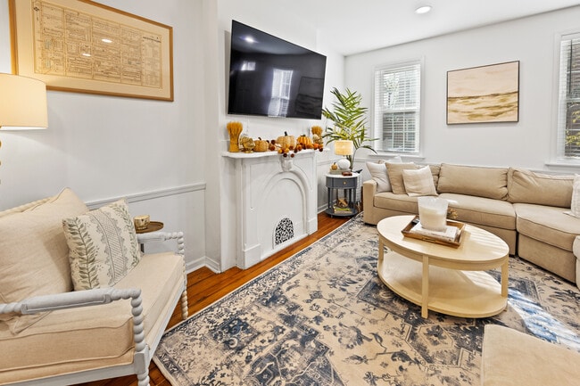 Building Photo - 2207 Lombard St