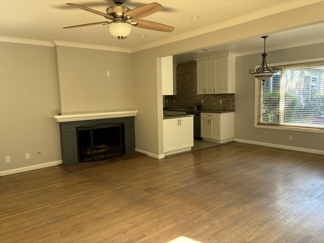 Building Photo - La Crescenta 3 bedroom 2 bath updated home.