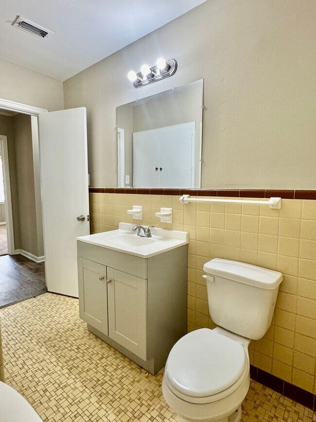 Building Photo - Dreamy 3-Bedroom