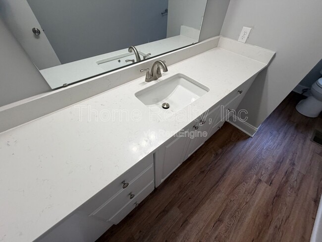 Building Photo - 1600 King Cir