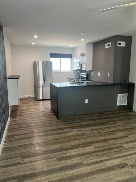 Building Photo - 4711 Osgood St