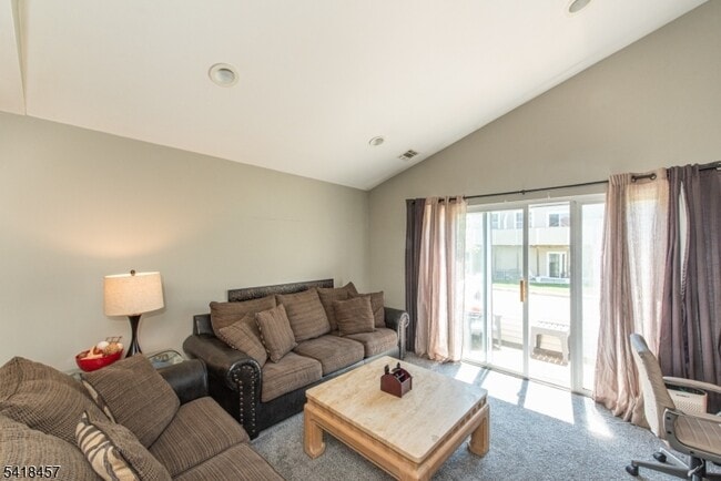 Building Photo - 127 Falcon Ridge Way N