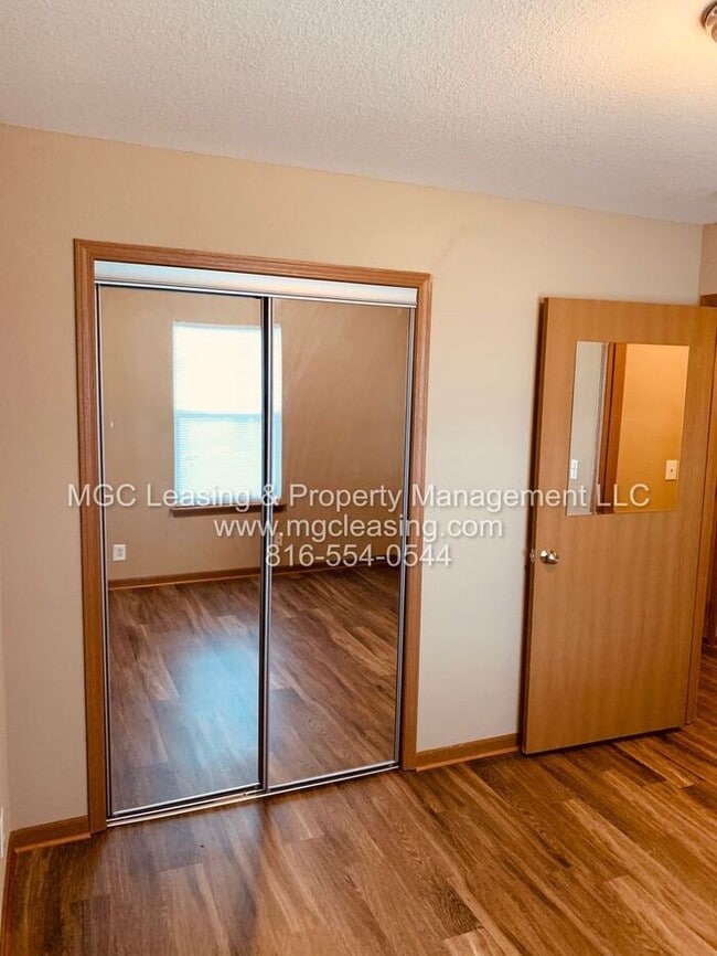 Building Photo - Charming Ranch Duplex in the Heart of Lone Jack - Ready Now!