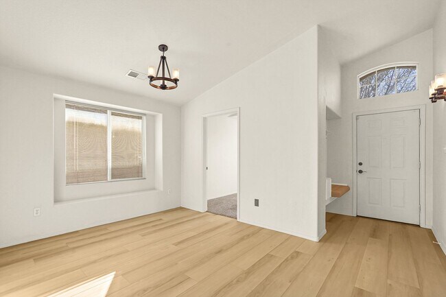 Building Photo - House For Rent | 4-Bed 2-Bath | 2-Car Garage | Rio Rancho SE | Large Backyard |