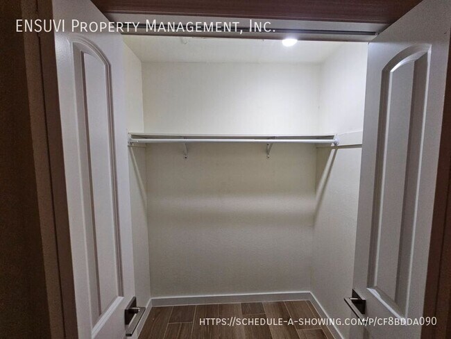 Building Photo - 1018 Spindle Palm Way