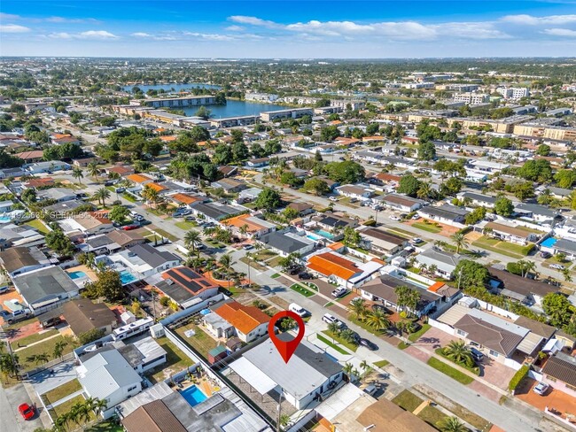 Building Photo - 864 W 69th Pl