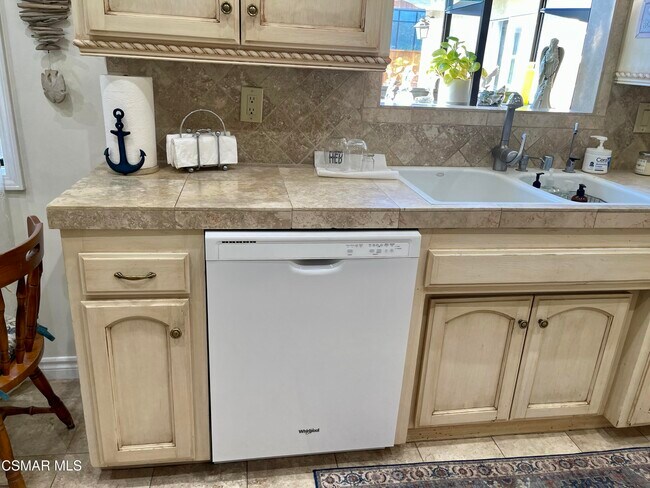 Building Photo - 5573 Calle Arena