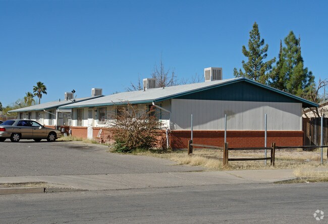 Primary Photo - 1806-1814 S Van Buren Ave