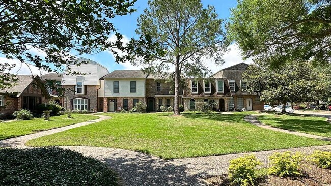 Building Photo - 1808 Saxony Ln