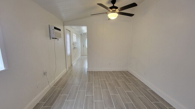 Building Photo - 1002 50th Ave Dr W