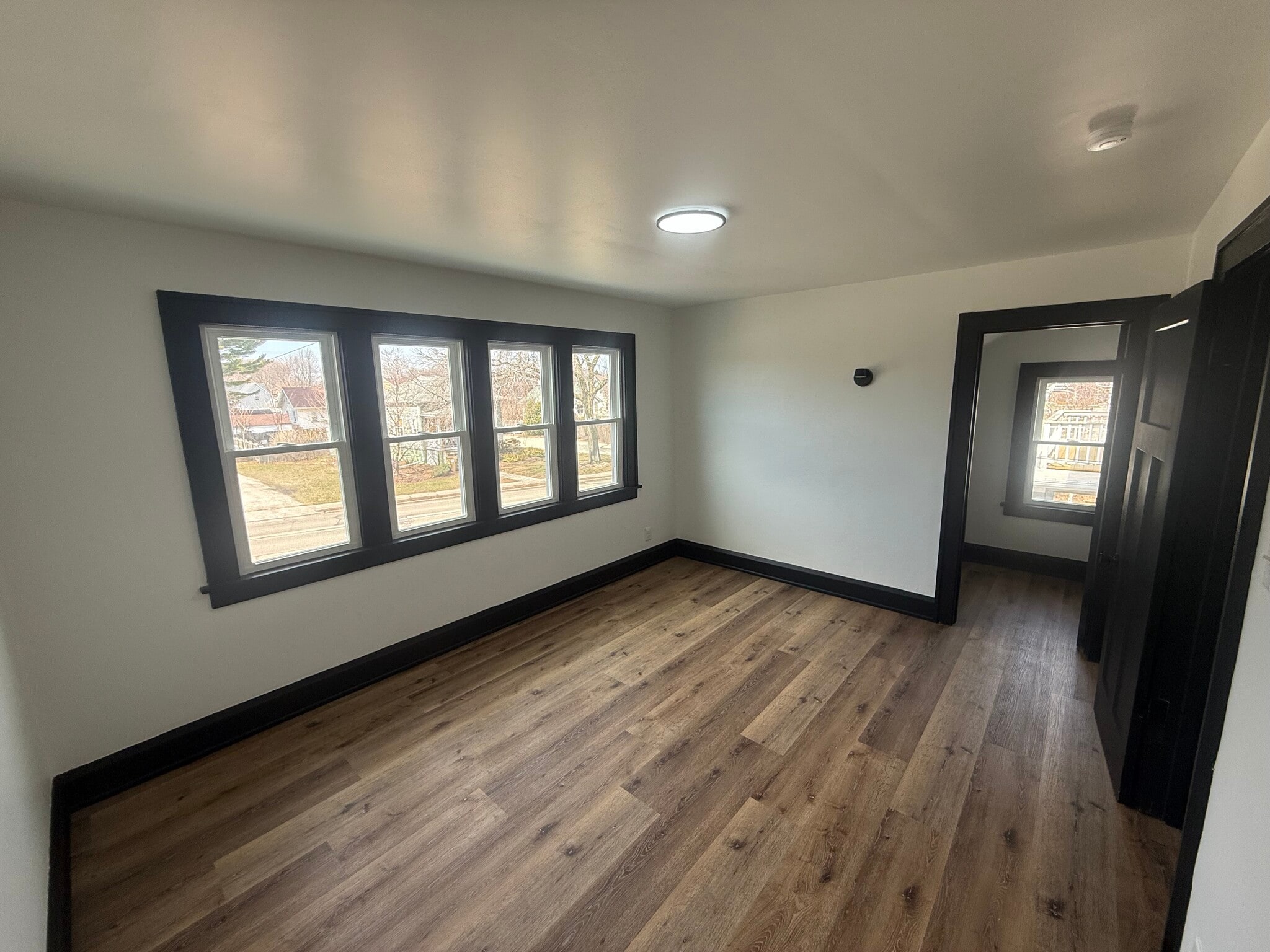 Building Photo - 7317 Sheridan Rd