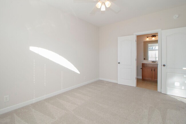 Building Photo - 115 Annalise Dr