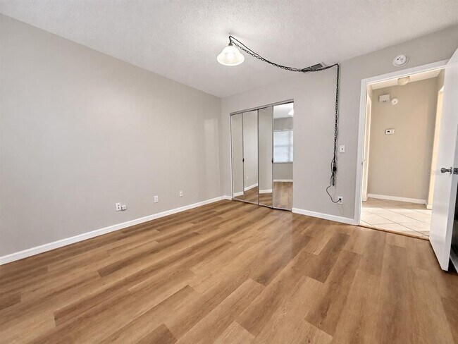 Building Photo - 6380 Bonnie Bay Cir N