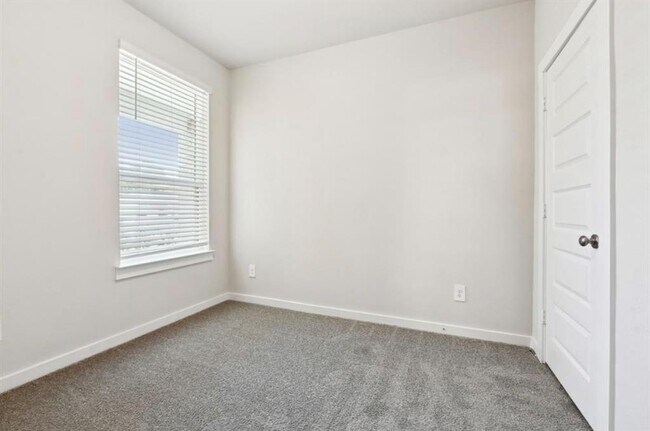 Building Photo - 16656 Sterling Clf St