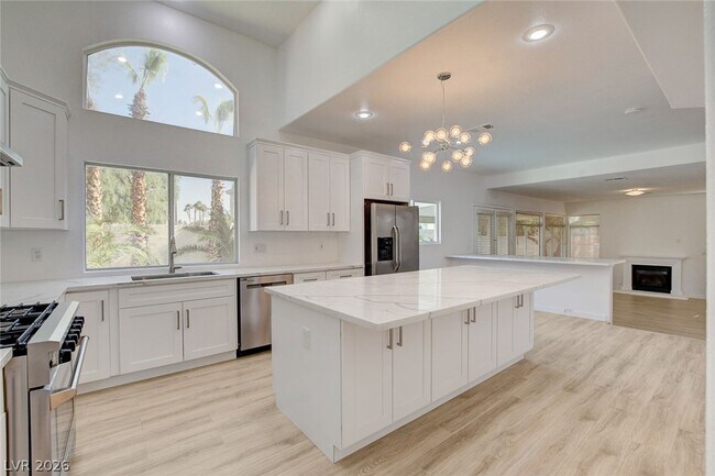 Building Photo - 8401 Desert Quail Dr