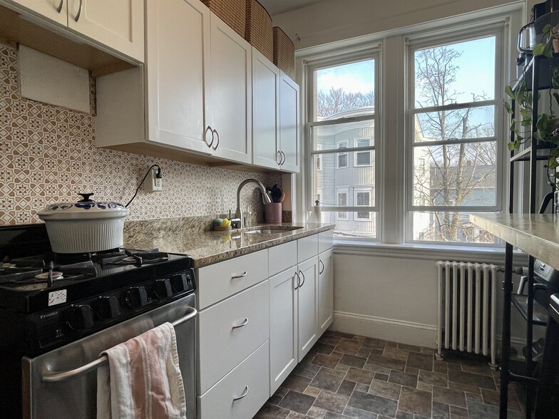 Building Photo - 17 Gray St