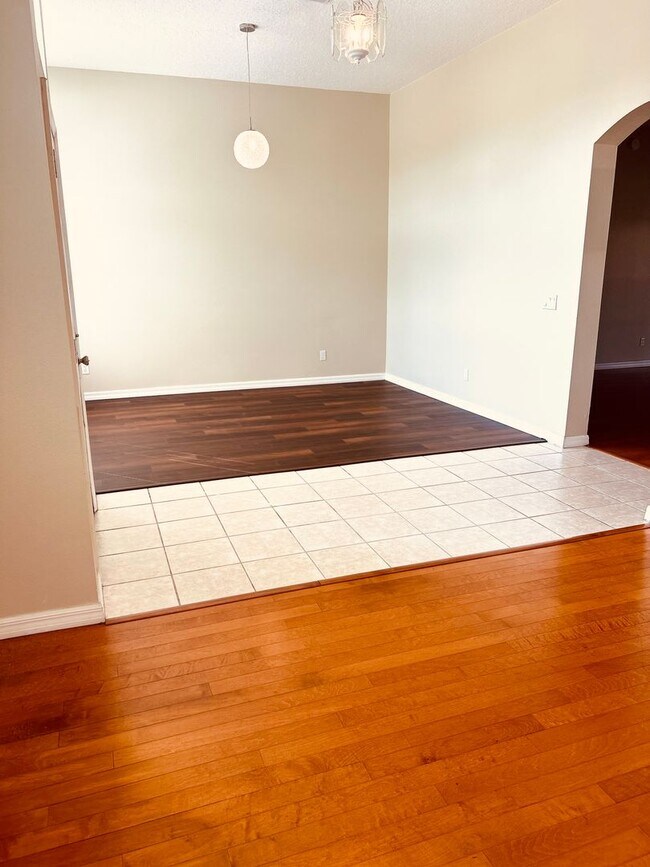 Building Photo - 4 BEDROOM - GATED TWIN LAKES SUBDIVISION -...