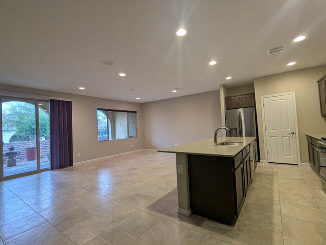 Building Photo - Quail Creek Villa