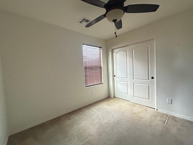 Building Photo - 5537 W Desert Hollow Dr