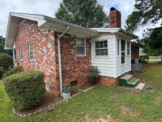 Building Photo - 3924 Sunset Ave