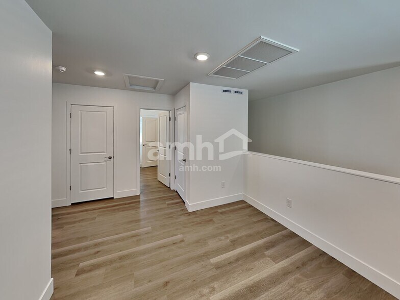 Building Photo - 9635 Harkes Dr