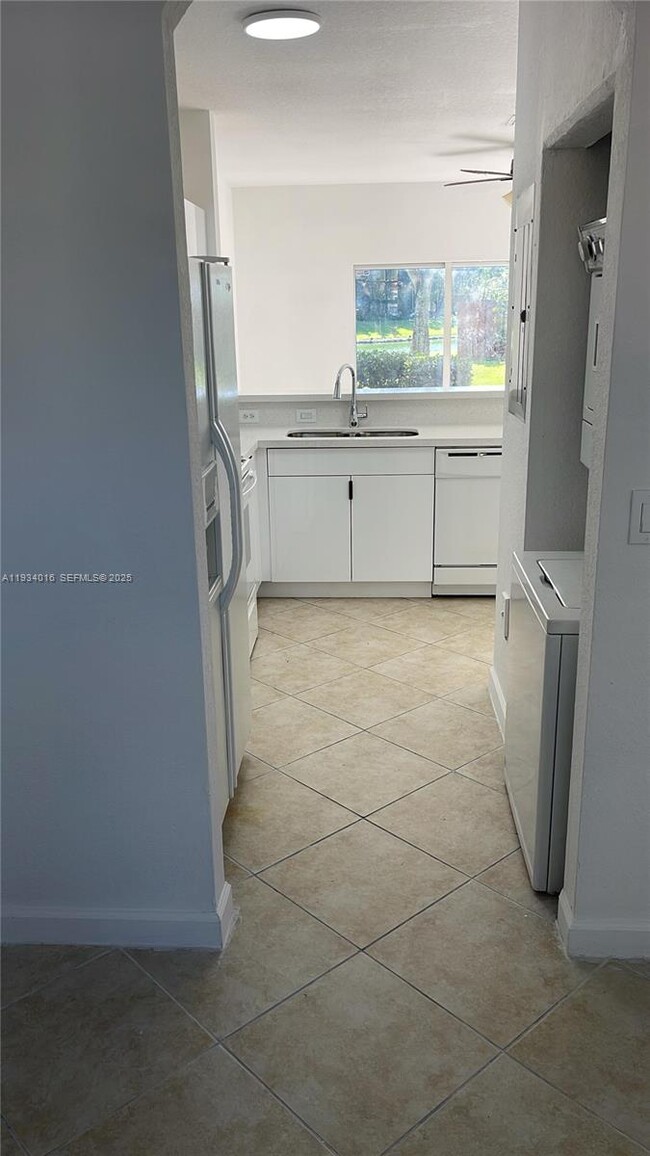 Building Photo - 3390 NE 13th Cir Dr