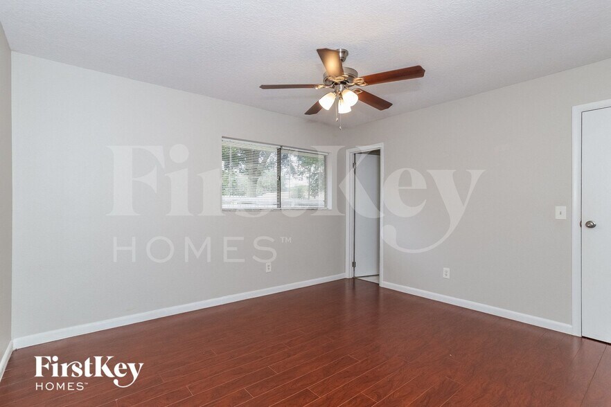 Building Photo - 709 Heather Ln