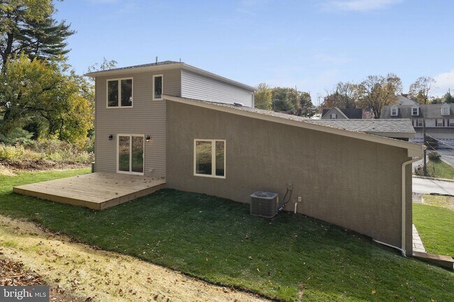 Building Photo - 153 Old Lincoln Hwy