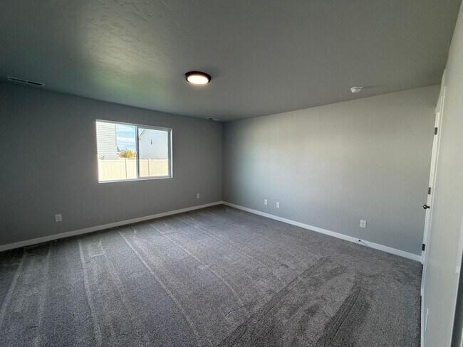 Building Photo - Move-In Special! Brand new 3 bed 2 bath home with bonus room, located in Meridian just off McMill...