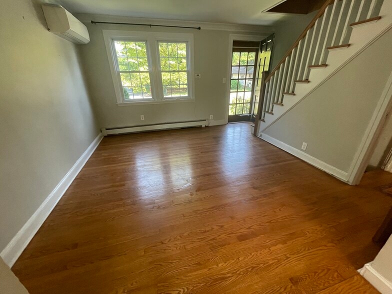 Living room - 358 Prospect Ave