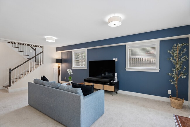 Building Photo - 4097 Longview Dr