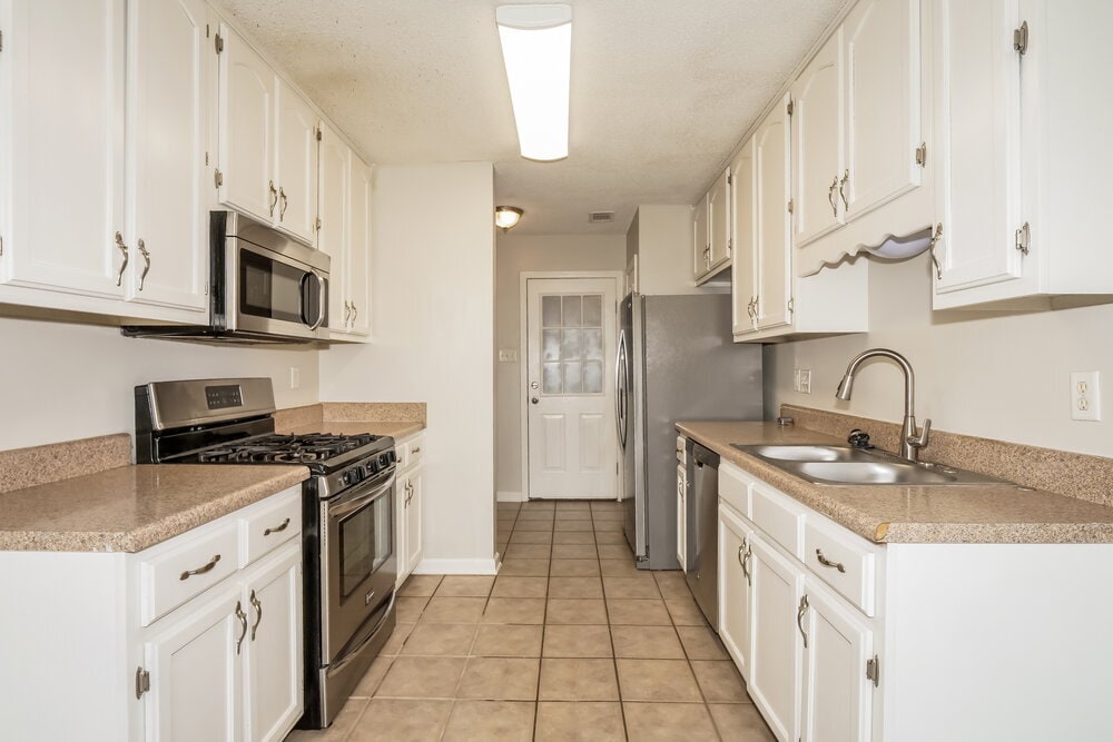 Building Photo - 1110 Greenwich Dr