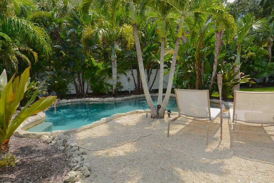 Lagoon Pool with Spa - 4815 3rd Ave NW