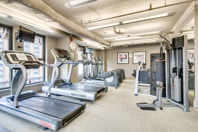 24/7 Gym - 777 7th St NW