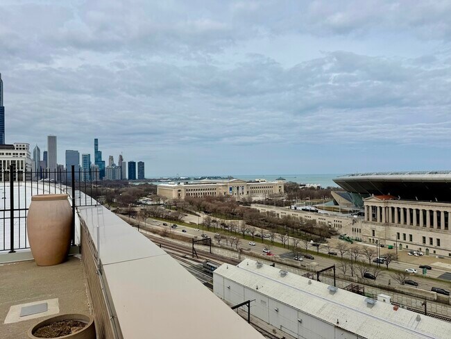 Building Photo - 1515 S Prairie Ave