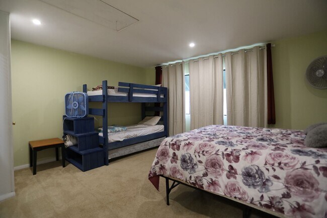 Building Photo - 2 Bed 1.5 Bath Furnished Winter Seasonal Condo in Waterville Valley! - $2400/mo