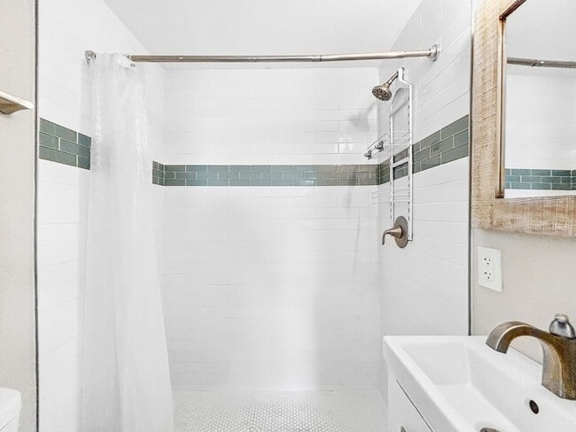 Building Photo - 14135 Palm St