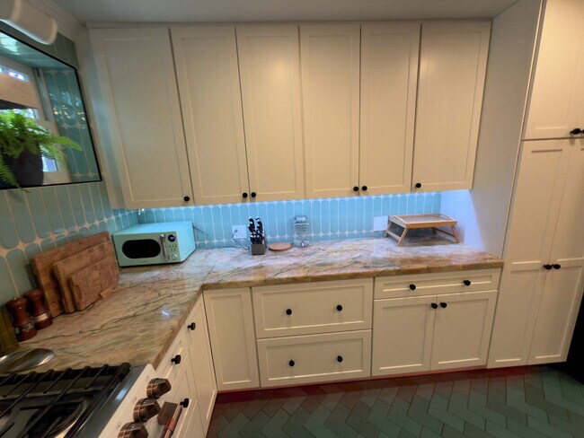 Building Photo - 3148 College Ave