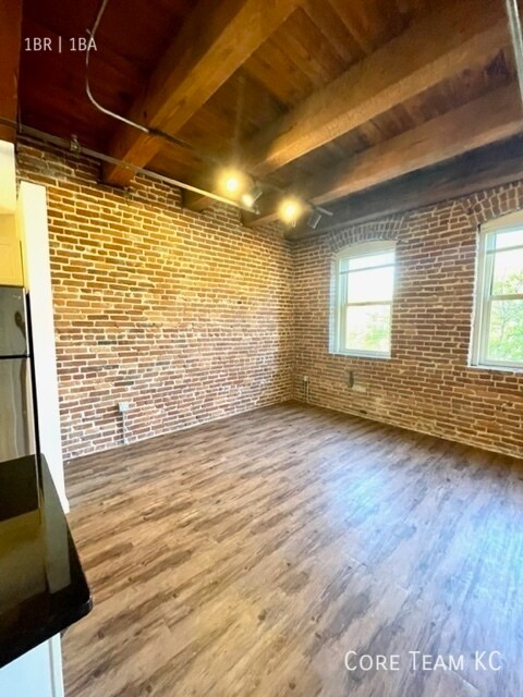 Building Photo - 204 Walnut St