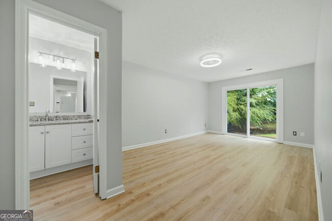 Building Photo - 210 Meadow Run