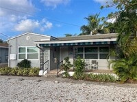 Building Photo - 832 NE 17th Ave
