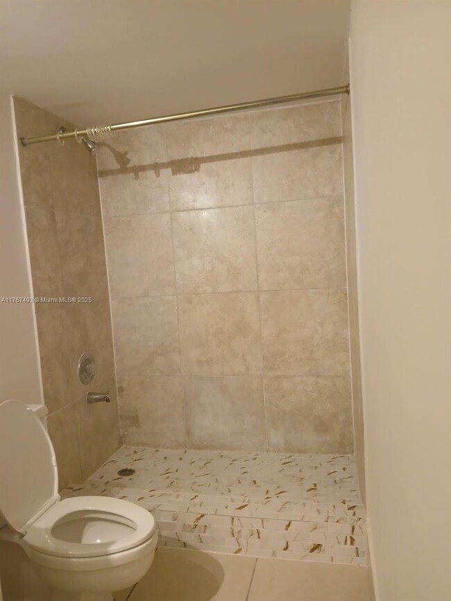 Building Photo - 14311 N Kendall Dr