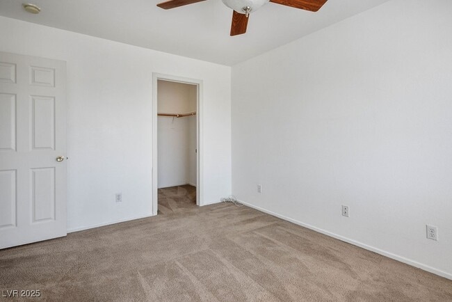 Building Photo - 5870 Gentleslope St