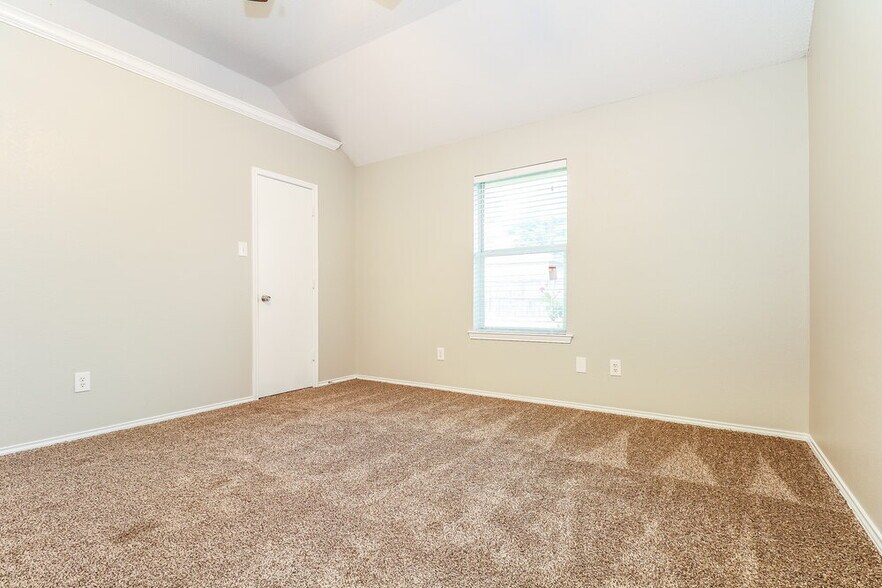 Building Photo - 621 Pleasant Valley Dr