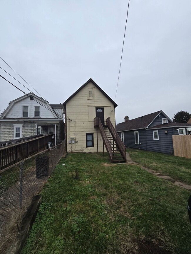 Building Photo - 975-975.5-9755 Campbell Ave