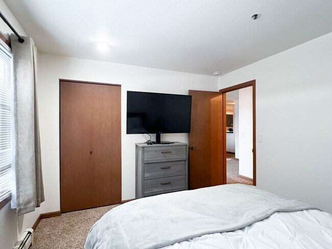 Building Photo - 1170 Denali St