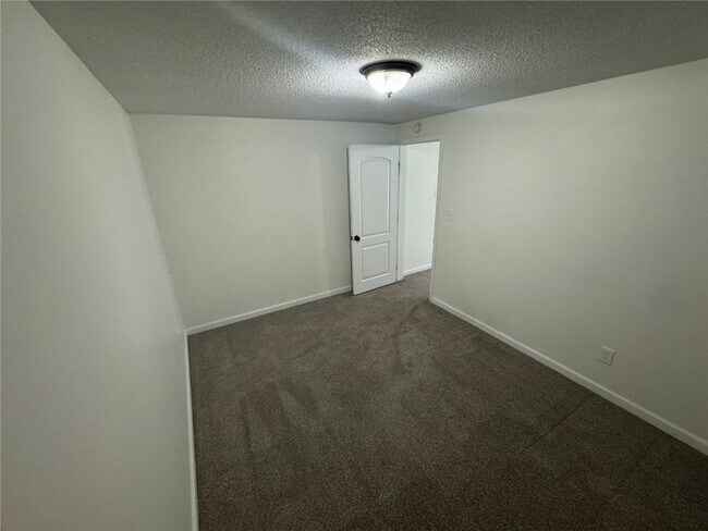 Building Photo - 1108 Amberglen Dr