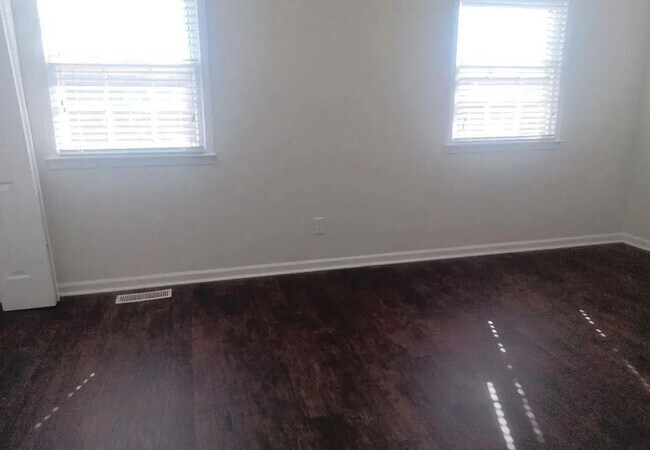 Building Photo - 595 Wedgewood Dr