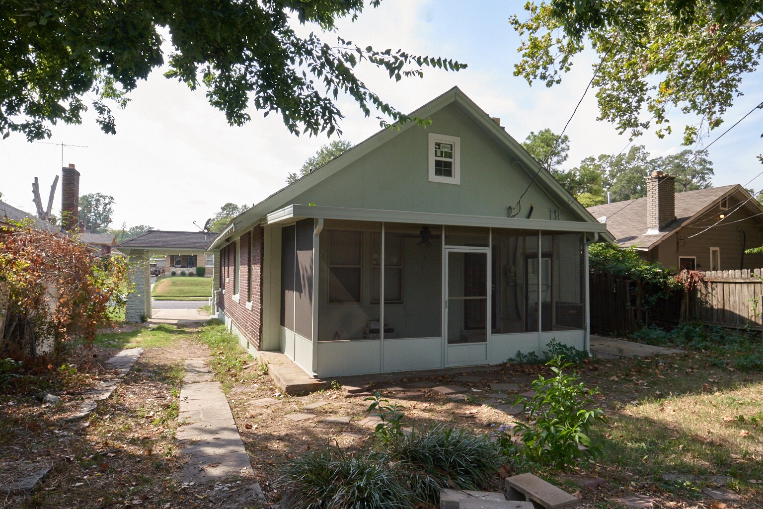 Building Photo - 910 N Evergreen St